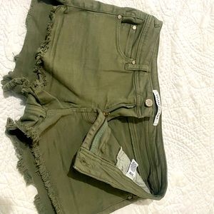 Celebrity Pink green shorts size 7